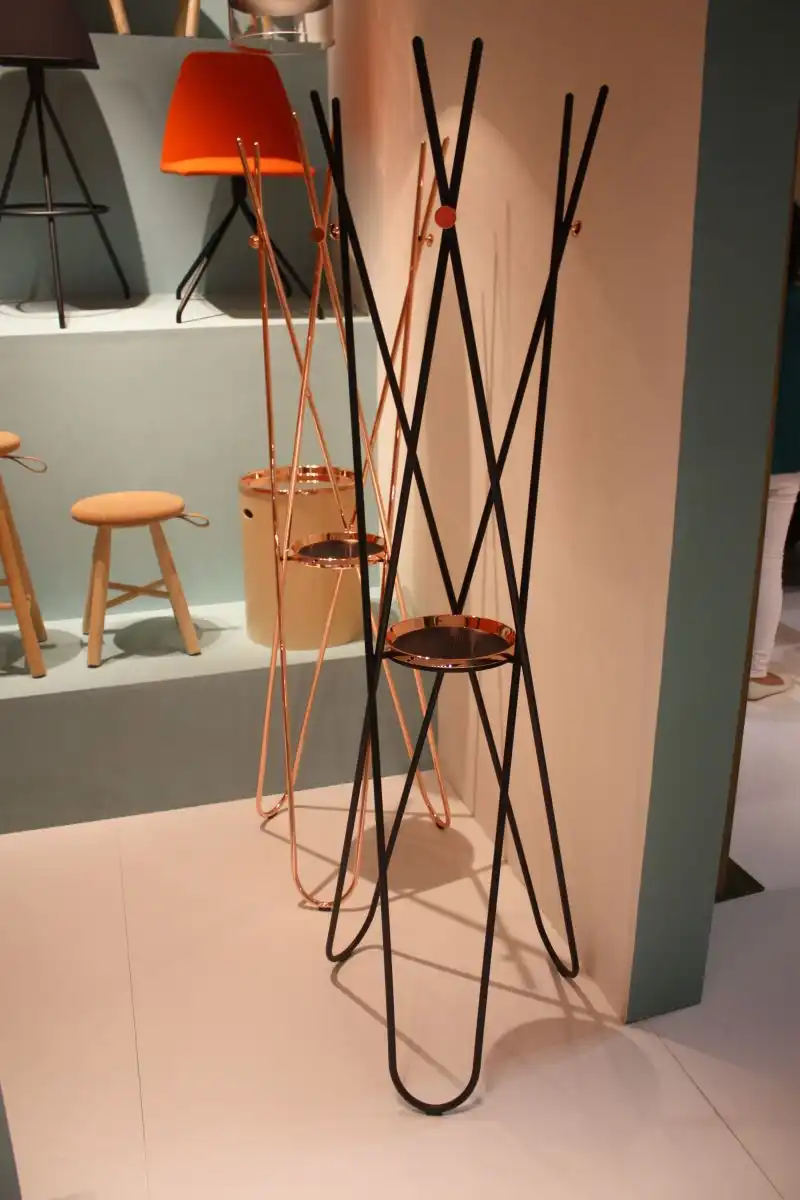 Coat hanger with hairping legs style