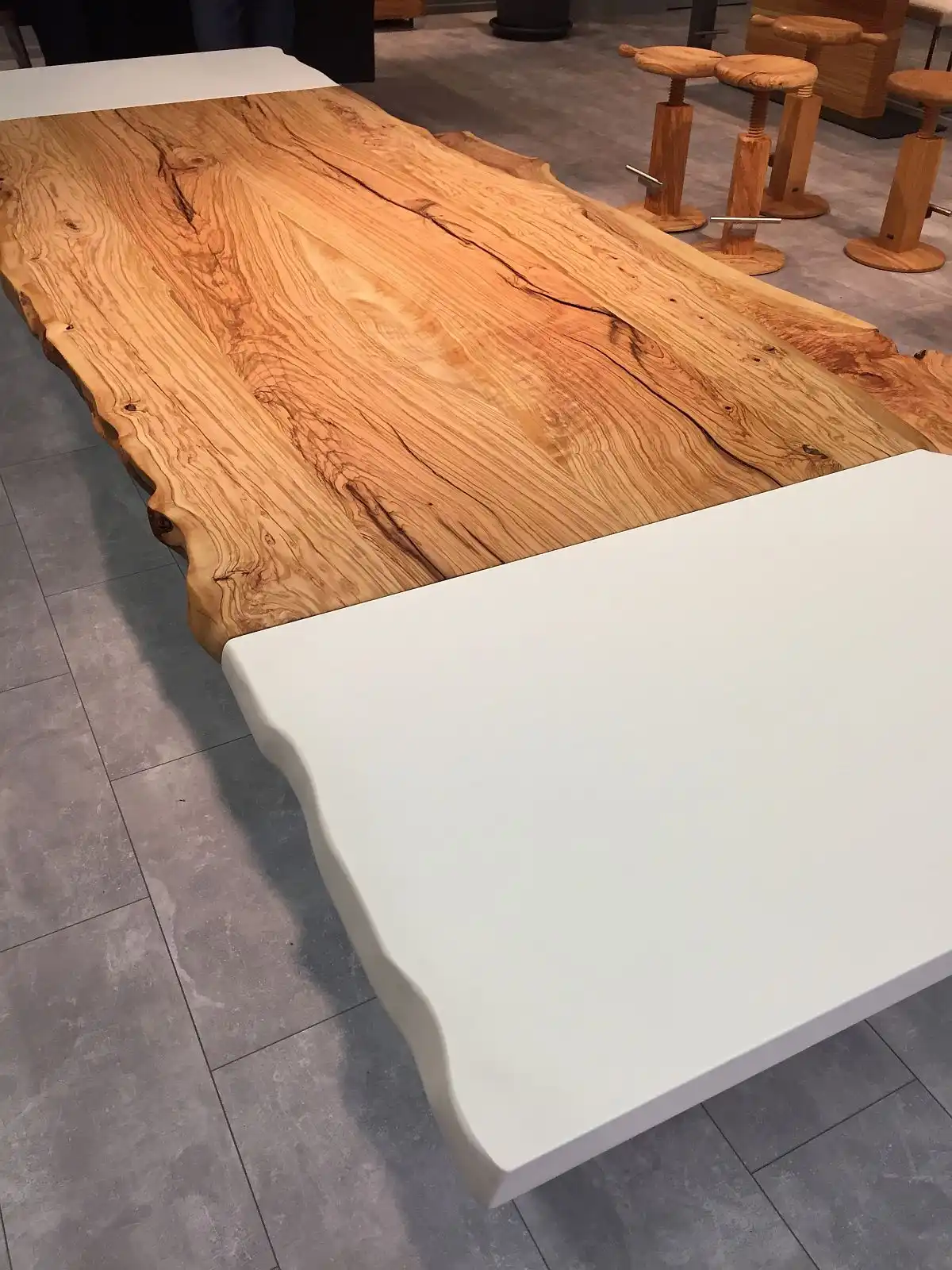 Color blocking wood and porcelain mix