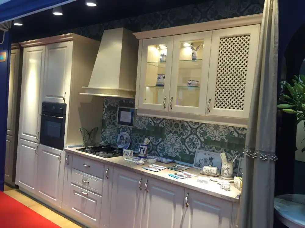 Colorful pattern kitchen backsplash
