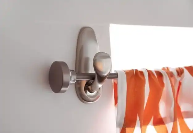 Command hools curtain