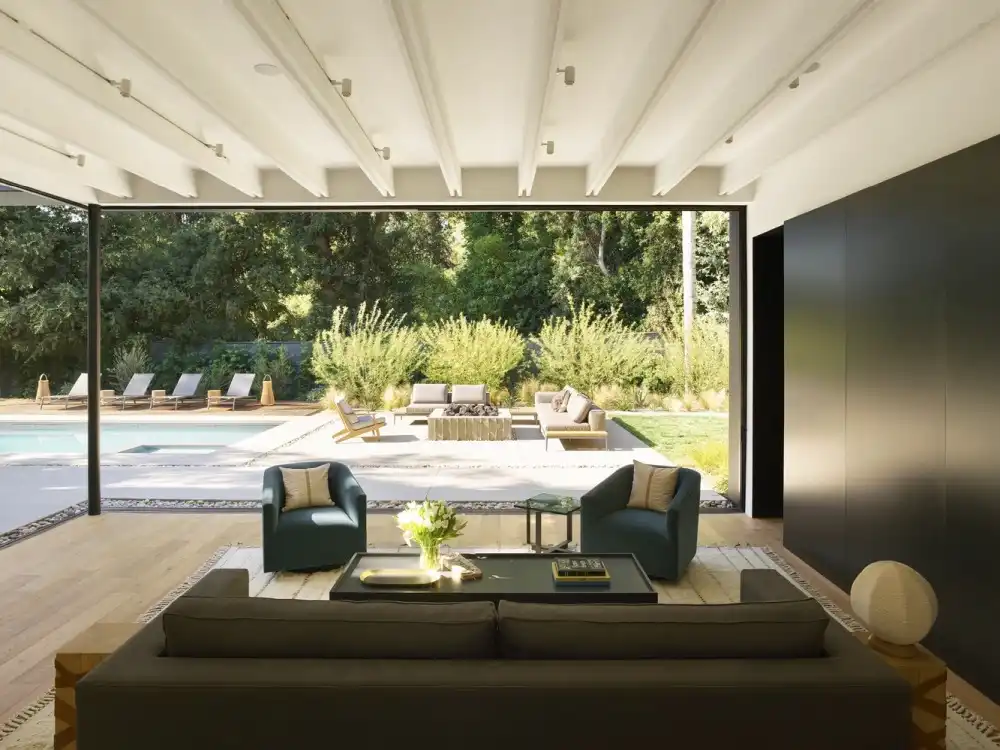 Connecting the Inside and Outside living room