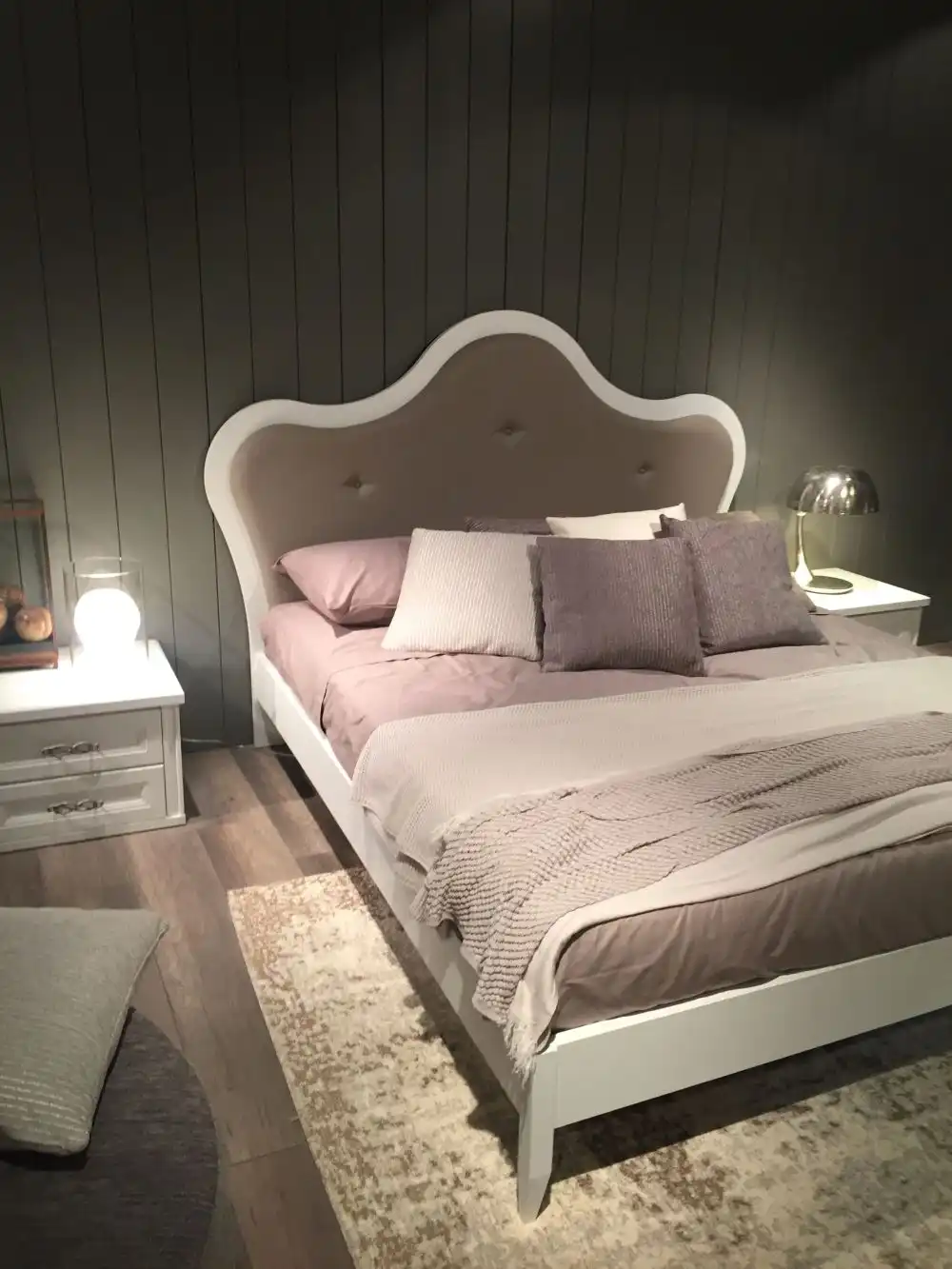 Conservative Glamour - glamorous bed