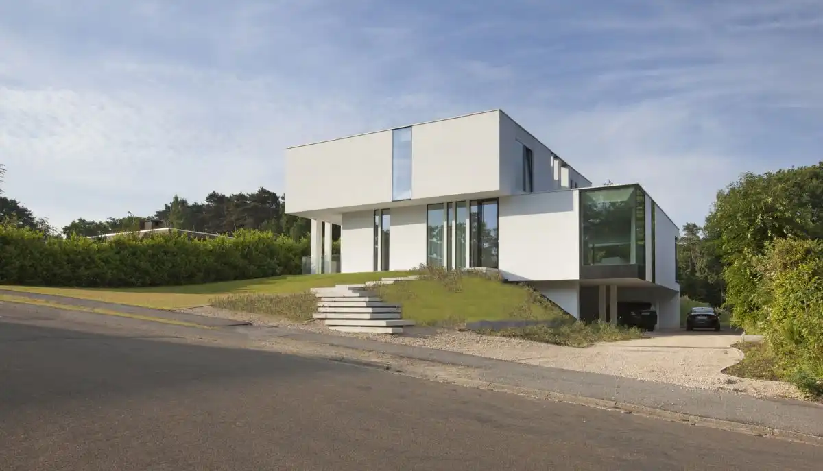 Contemporary House V by UAU Collectiv - street view