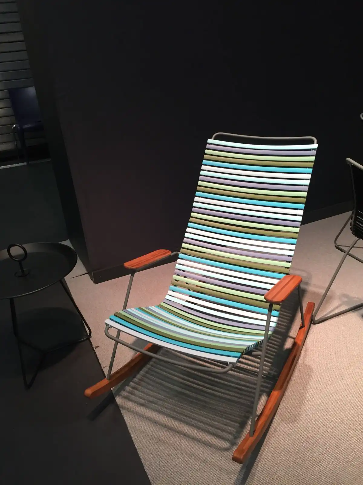 Contemporary and ecletic design on this chair