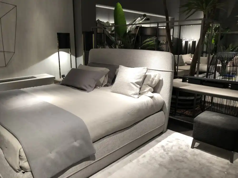 Light colors and neutral go really well with modern designs