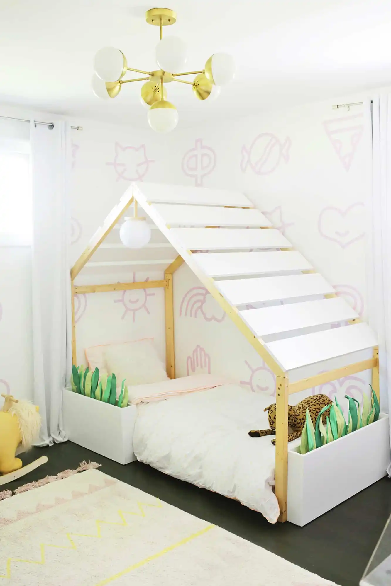 Cool kids room bed decor