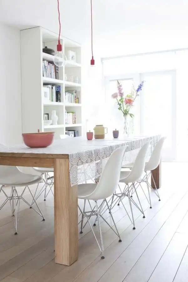 Cool lace linens