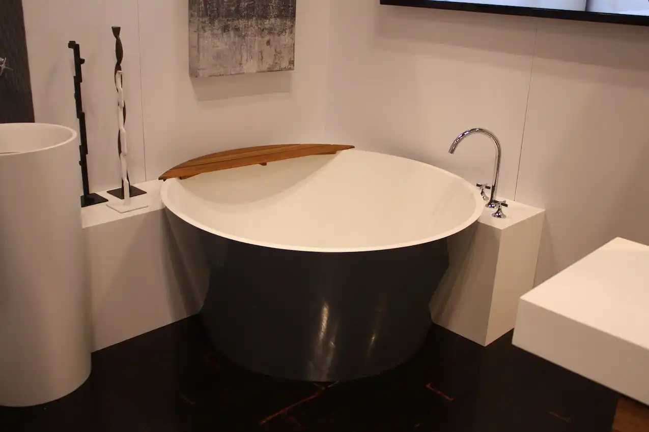 The deep tub looks even better with the colored exterior finish.