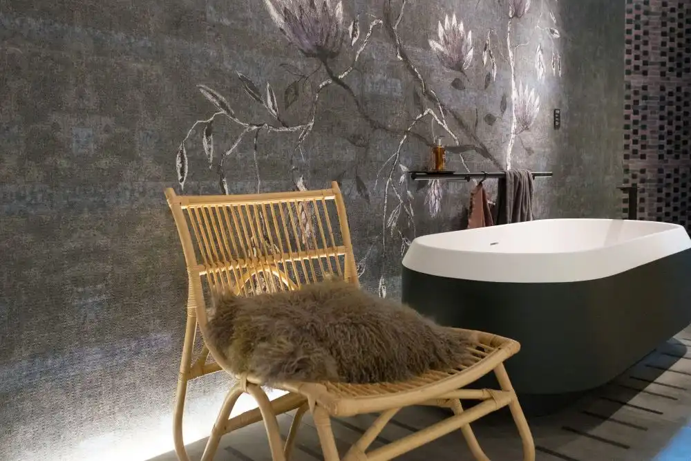 Creating a spa on the bathroom with rattan chairs