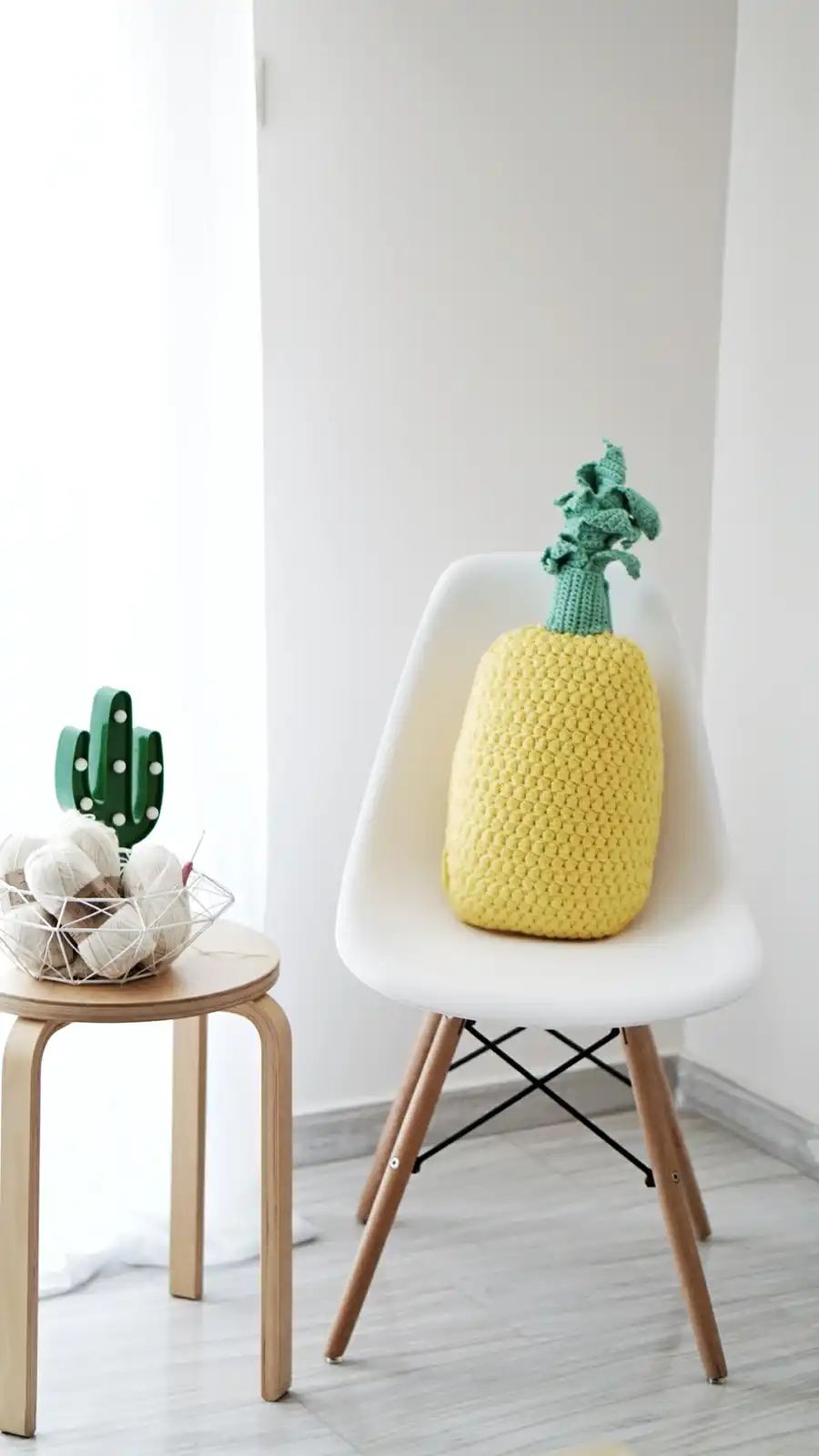 Crochet pineapple pillow DIY