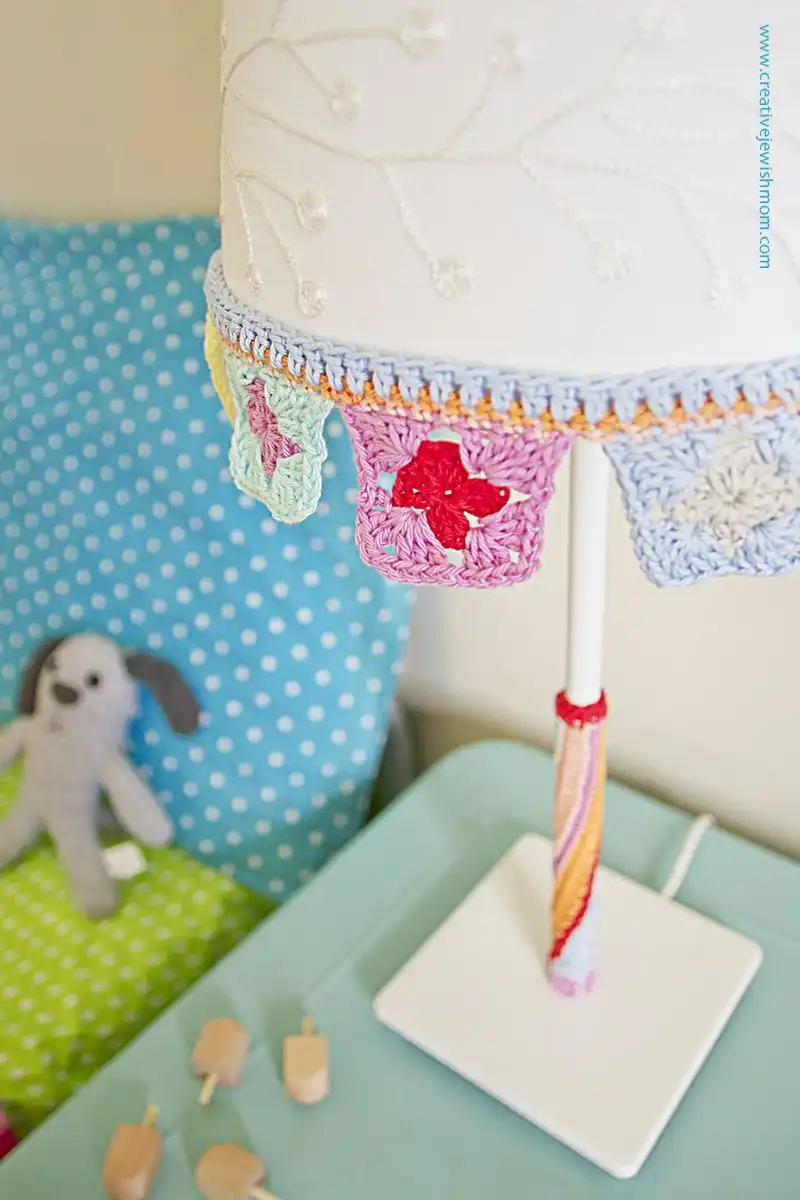 Crocheted lampshade DIY