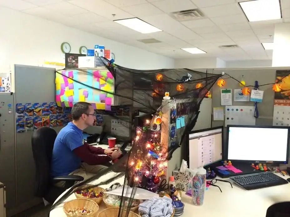 Cubicle Halloween Decor Inspiration