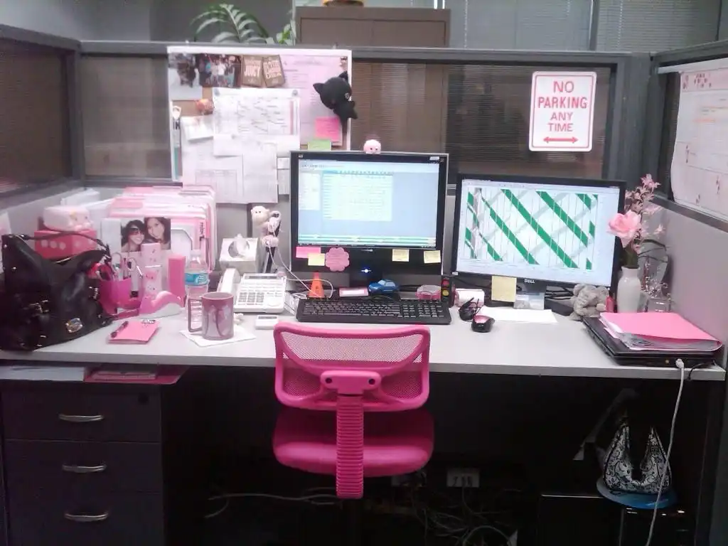 Cute pink cubicle decor