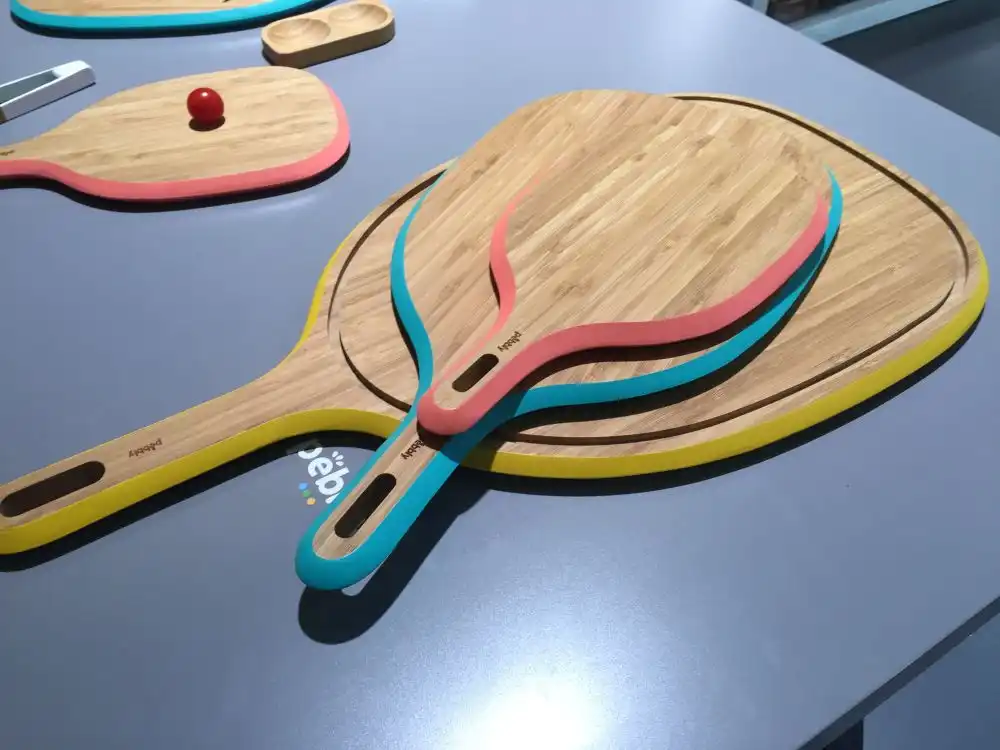 Cutting boards with pastel colors on the corners