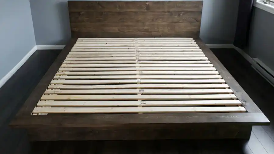 Another traditional wood floating bed