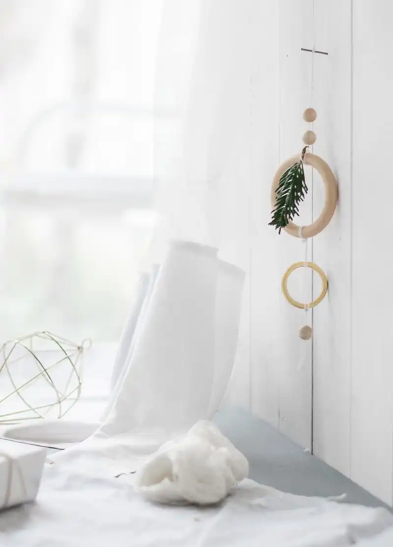 DIY Christmas Mobile For Your Windows