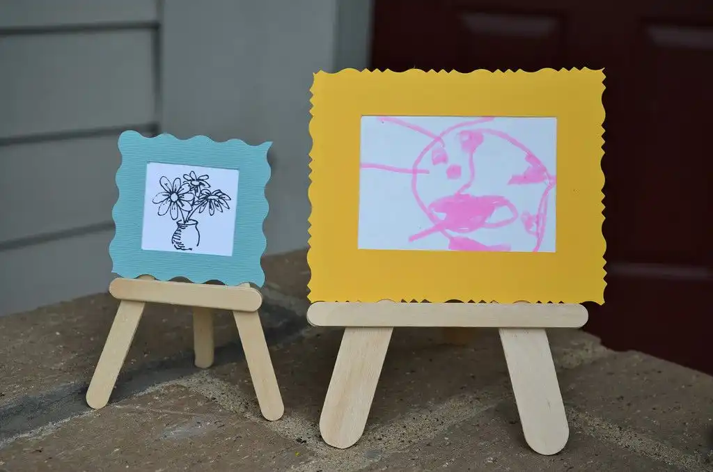 DIY Craft Stick Art Stand