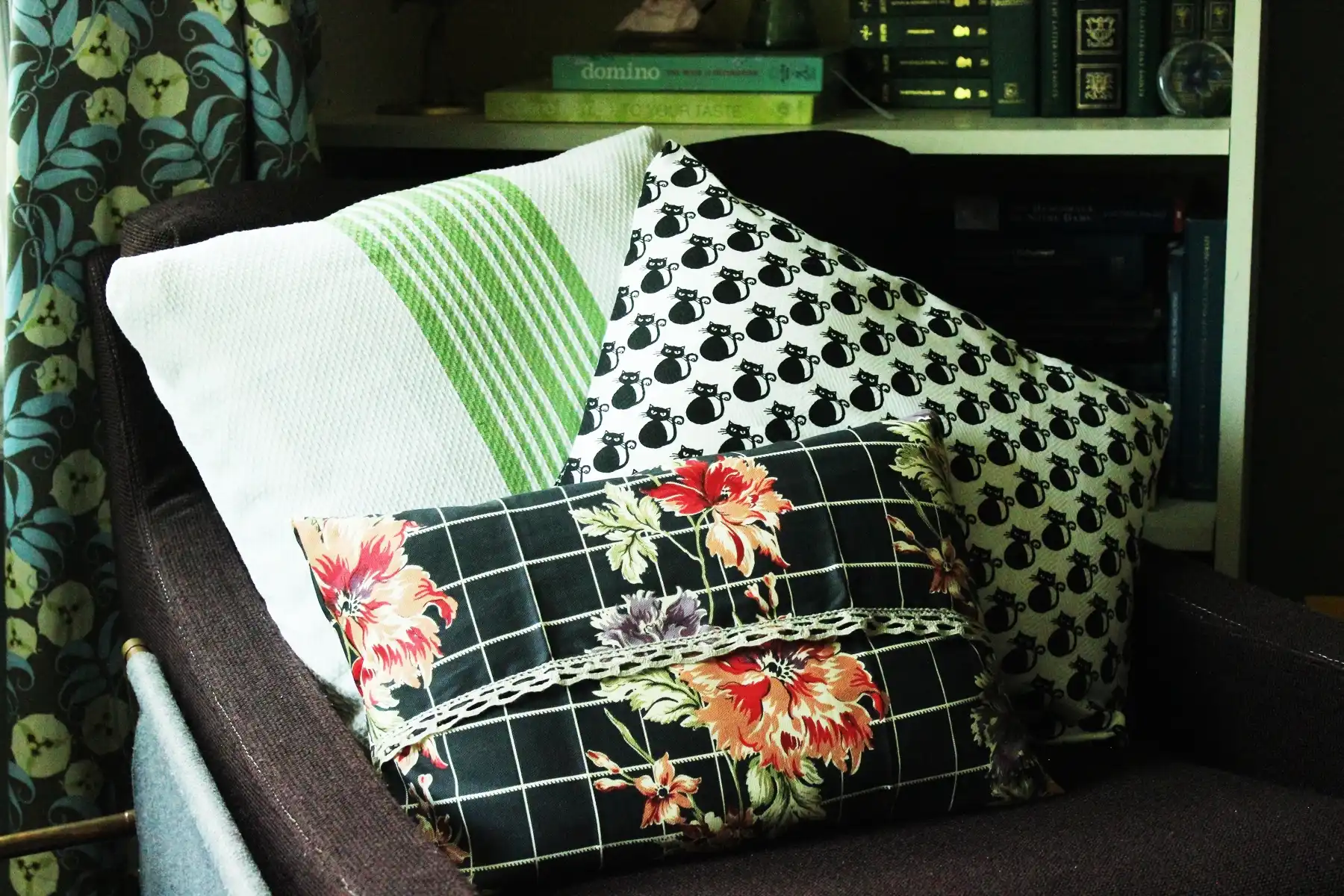 DIY Dish Towel Pillows One piece of advice when selecting coordinating