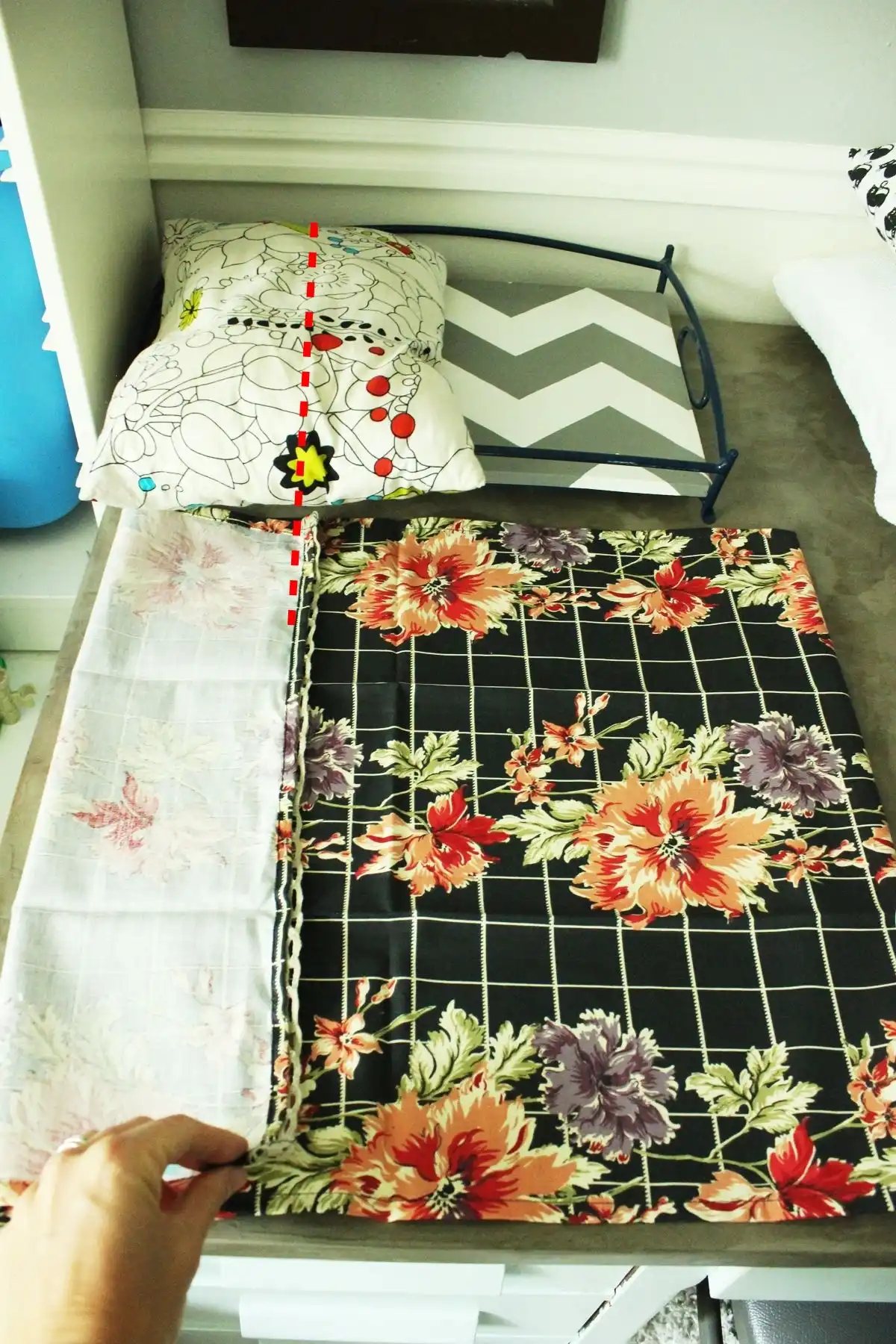 DIY Dish Towel Pillows To make the most of your detailed edge
