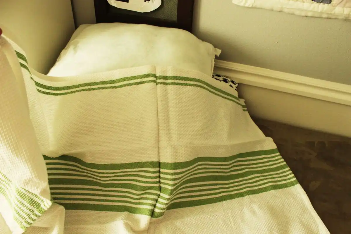 DIY Dish Towel Pillows seam should run along one end of the pillow