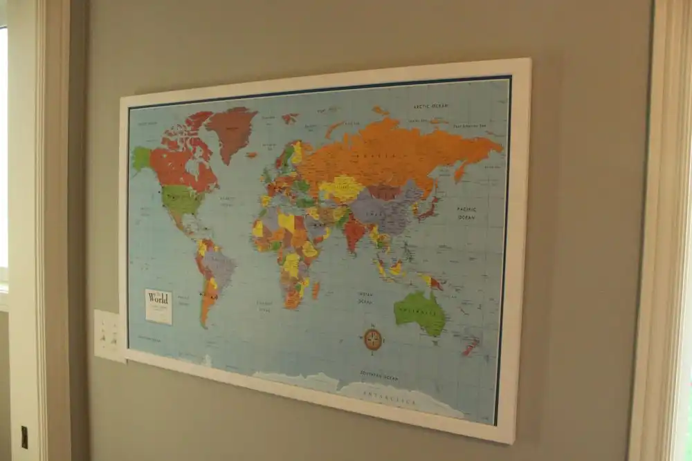 DIY Framed Map Corkboard - Hang up your DIY framed