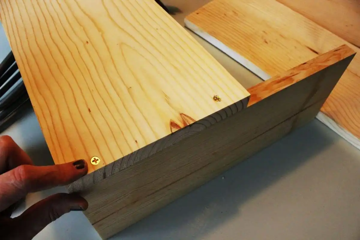 DIY Hairpin Leg Side Table - Corners Closer
