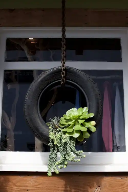 DIY Outdoor Hanging Planter Of A Tyre