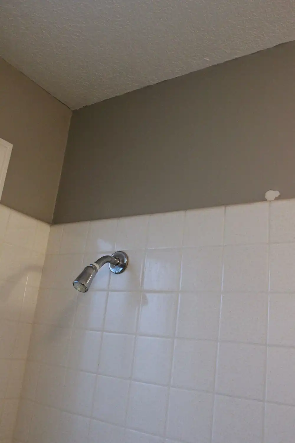 DIY Remove Tub Surround Tile - First step