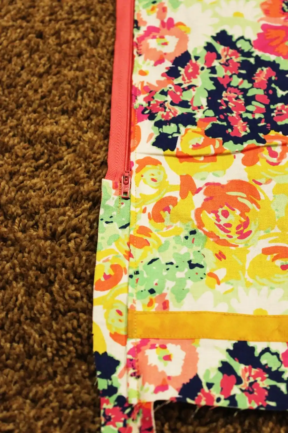 DIY Sew a Bolster Pillow Half the zipper part
