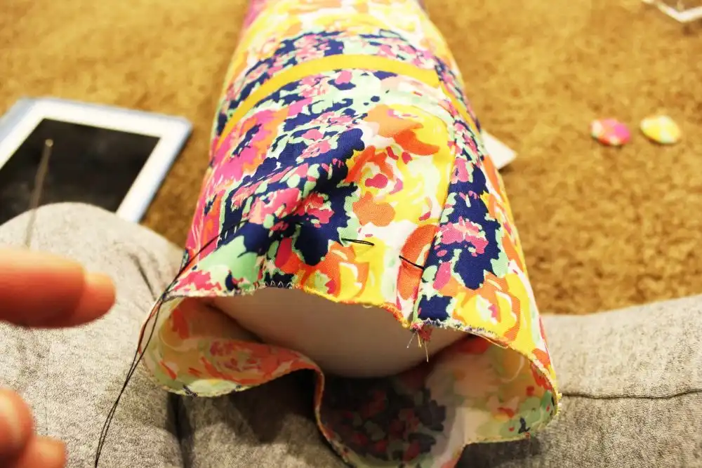 DIY Sew a Bolster Pillow all the way around the circumference