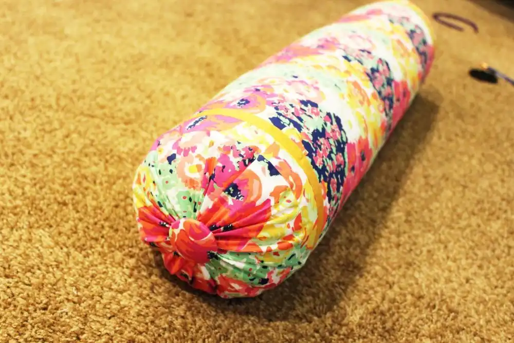 DIY Sew a Bolster Pillow professional looking bolster pillow