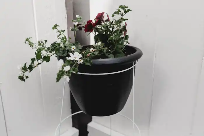 A Sleek and Modern-Looking DIY Plant Stands
