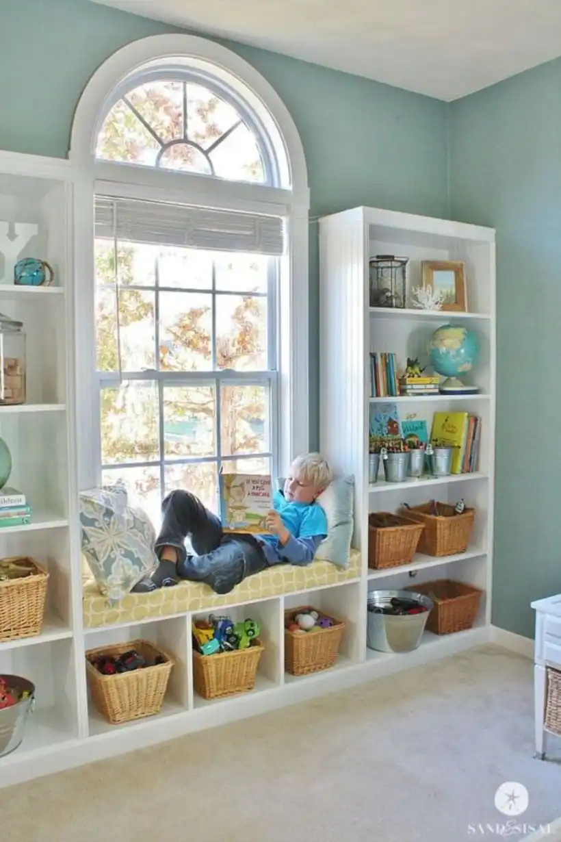 DIY built ins bookshelf windowseat