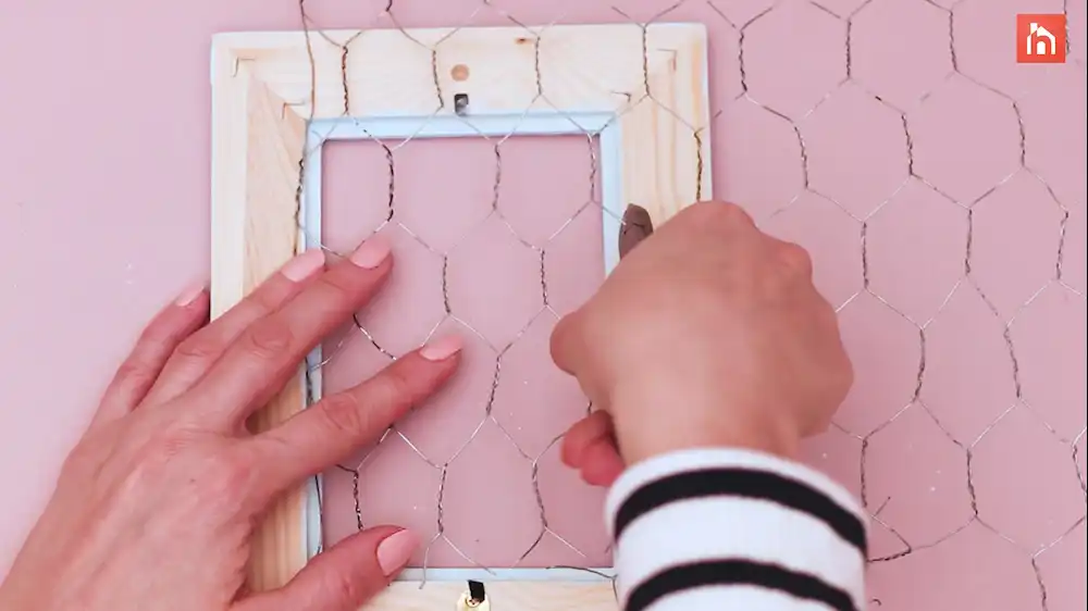 DIY chicken wire frame 14