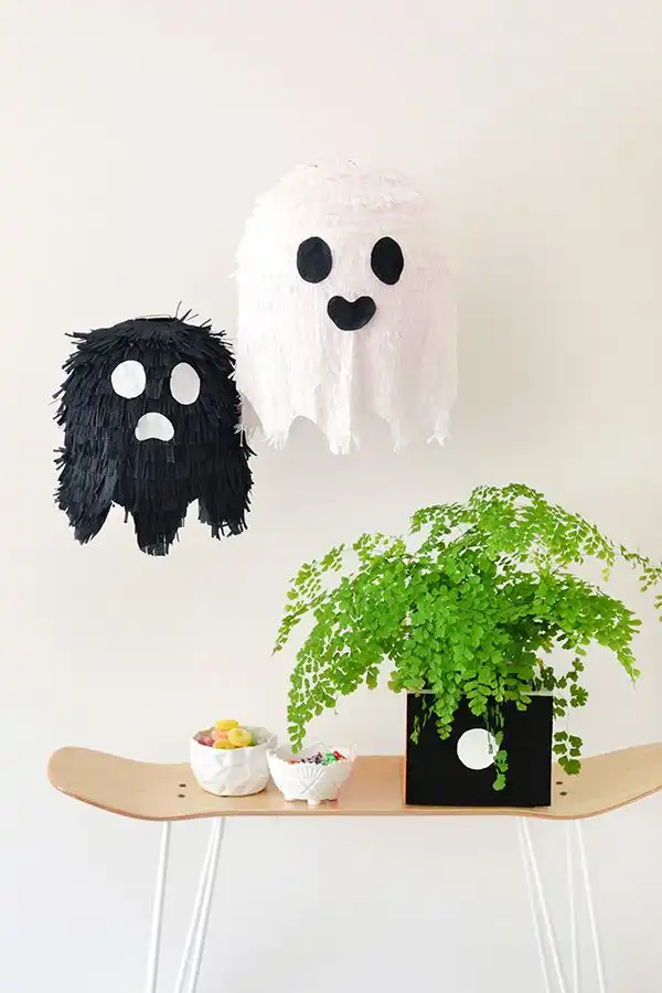 DIY ghost Pinatas