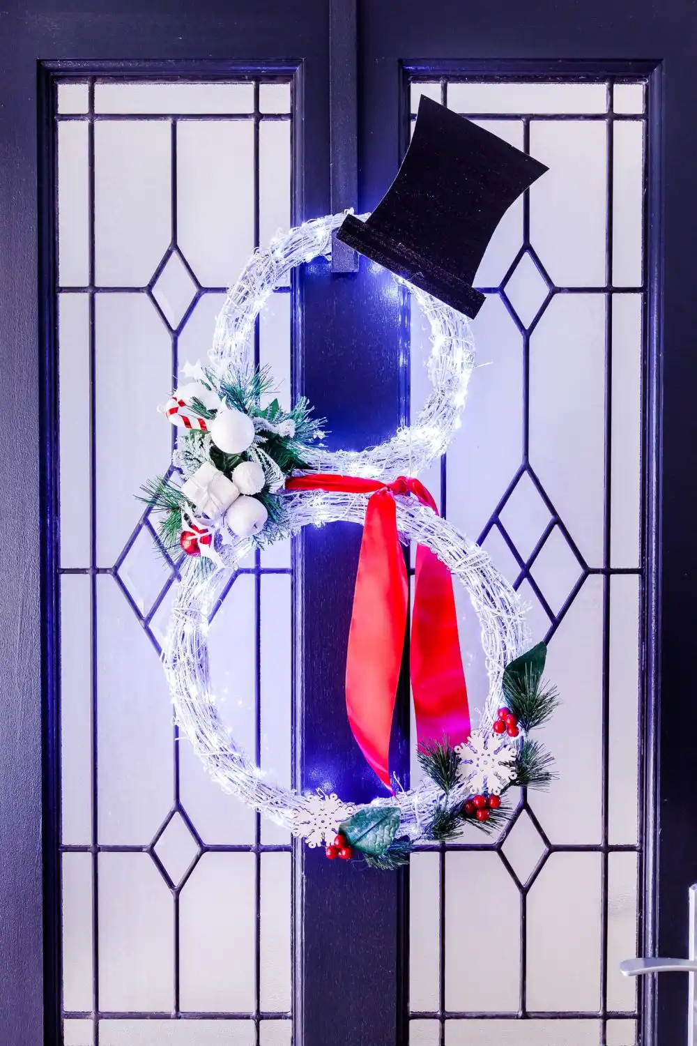 Christmas Door Decor Ideas With Cheerful And Cozy Vibes