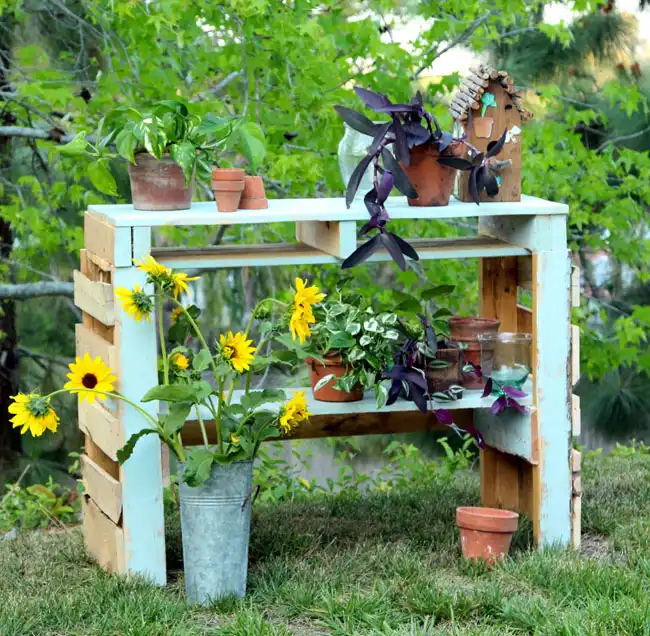 Build a Pallet Planter Potting Bench