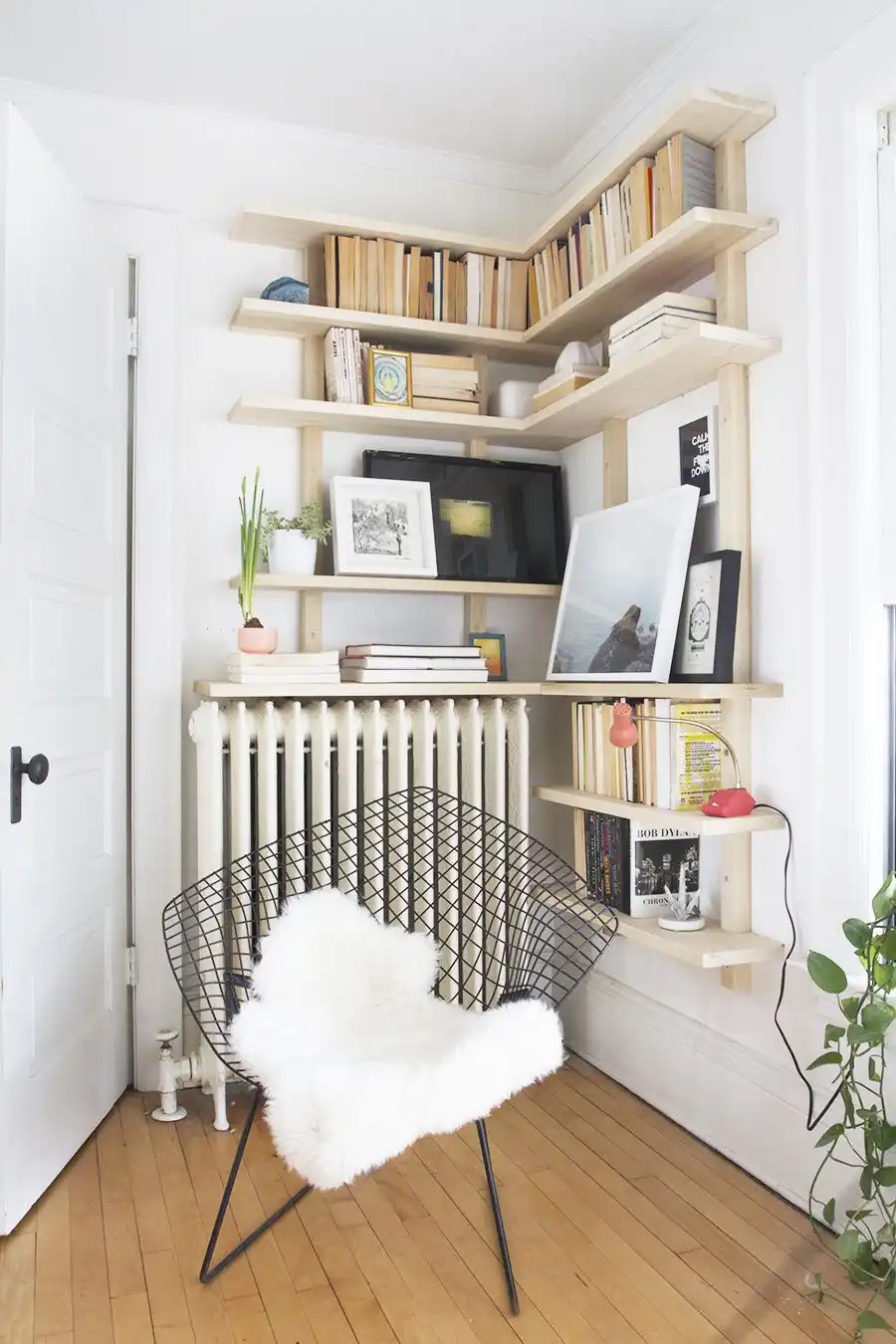 DIY wood corner shelves for books