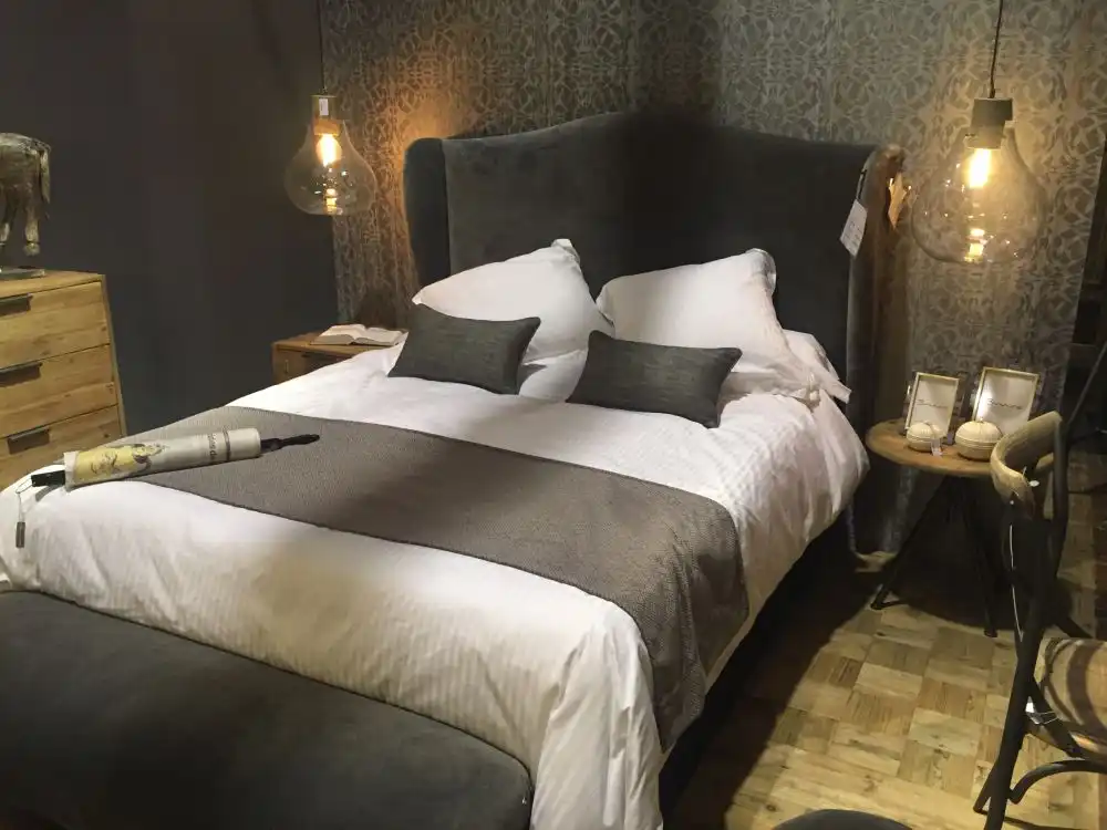Dark and dramatic walls