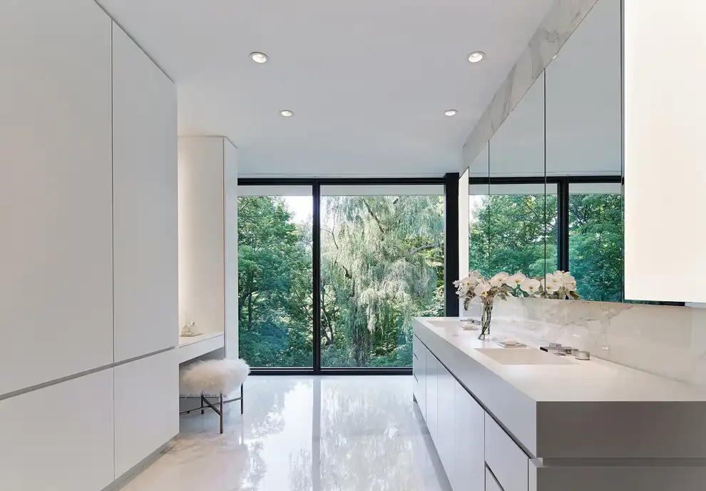 Decluttered Spaces