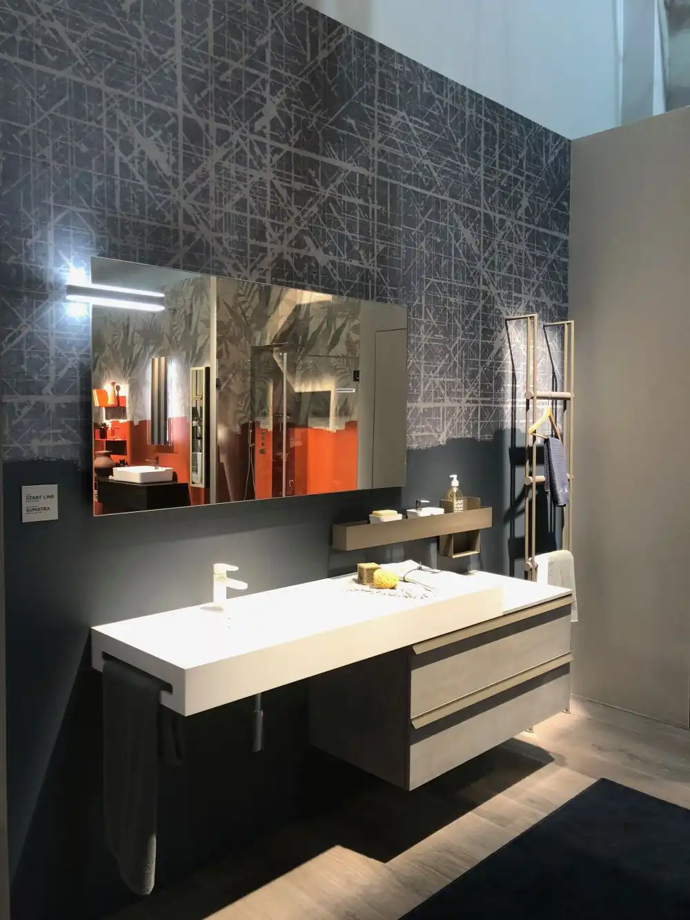 Decorating a bathroom with gray walls
