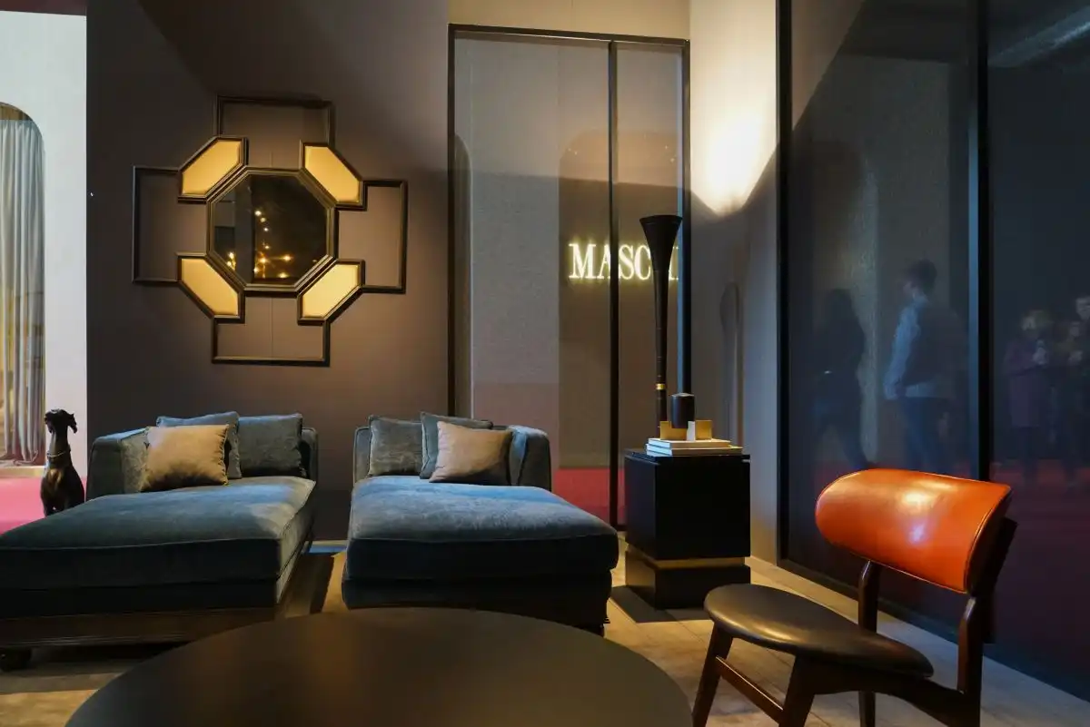 Decorating a living room with dark tones