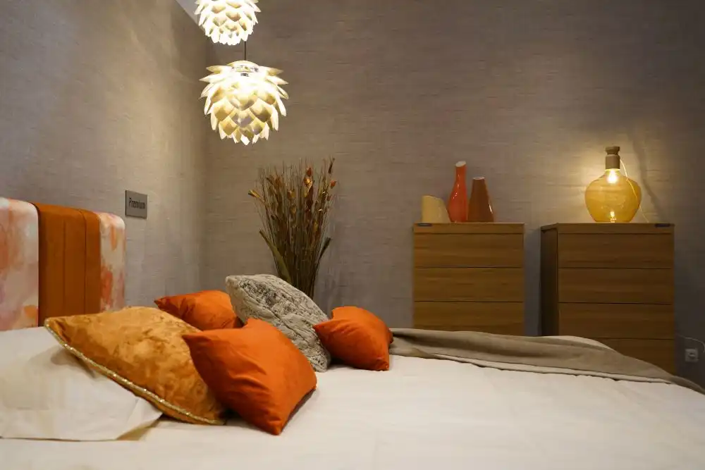 Decorating the bed with orange pillows