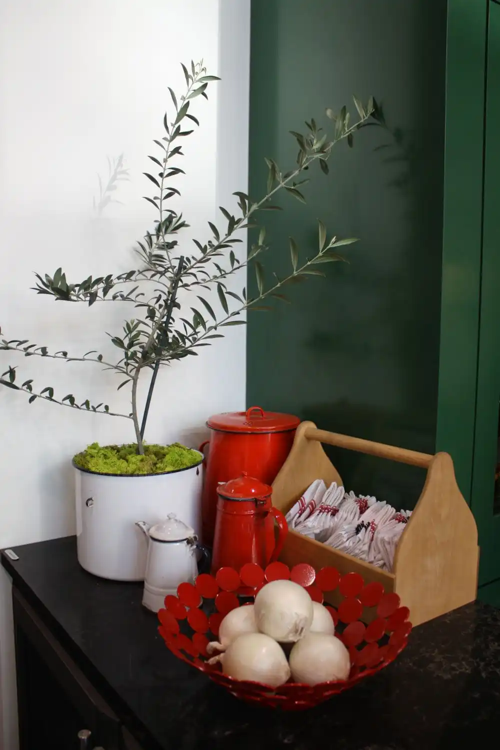Decorating the corners easy with vintage accents
