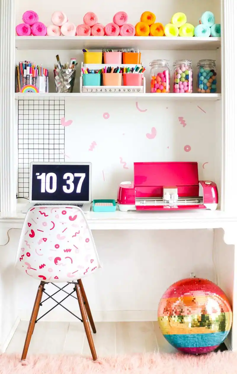 Decorating the office with cool colors