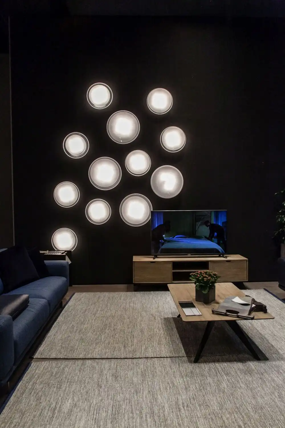 Decorative wall lighting fixtures