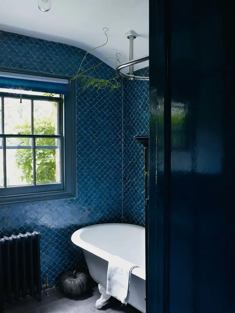 Deep blue small fish scale bathroom tiles