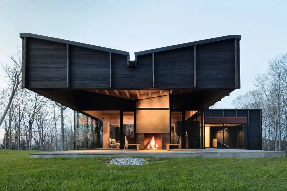 The roof has this sculptural shape which gives it a strong identity and lots of character