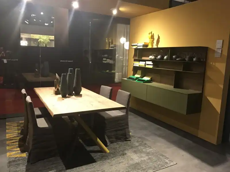 Design of floating cabinet