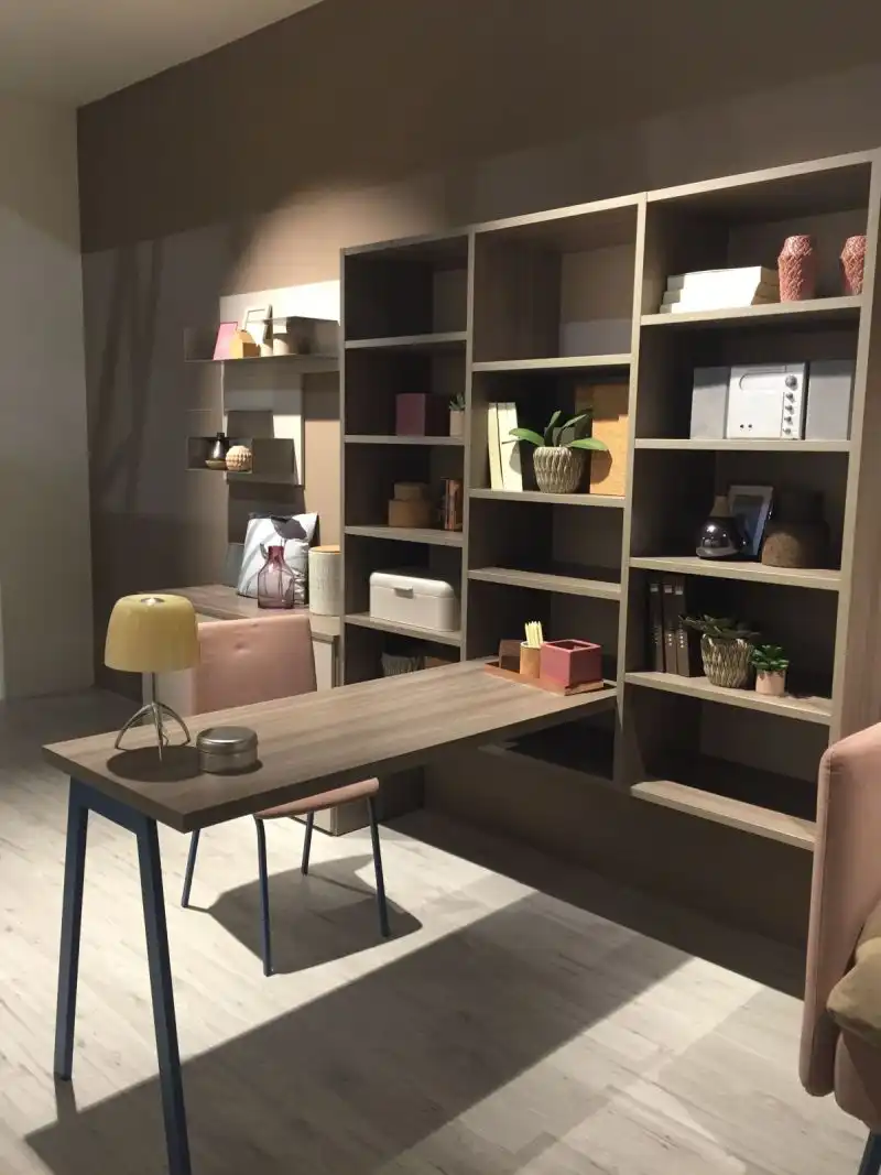Desk area for a teenage bedroom